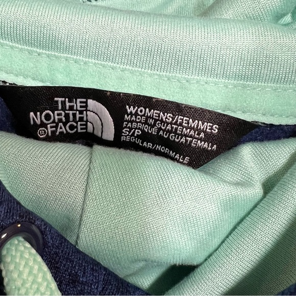 EUC The North Face hoodie - Picture 3 of 6